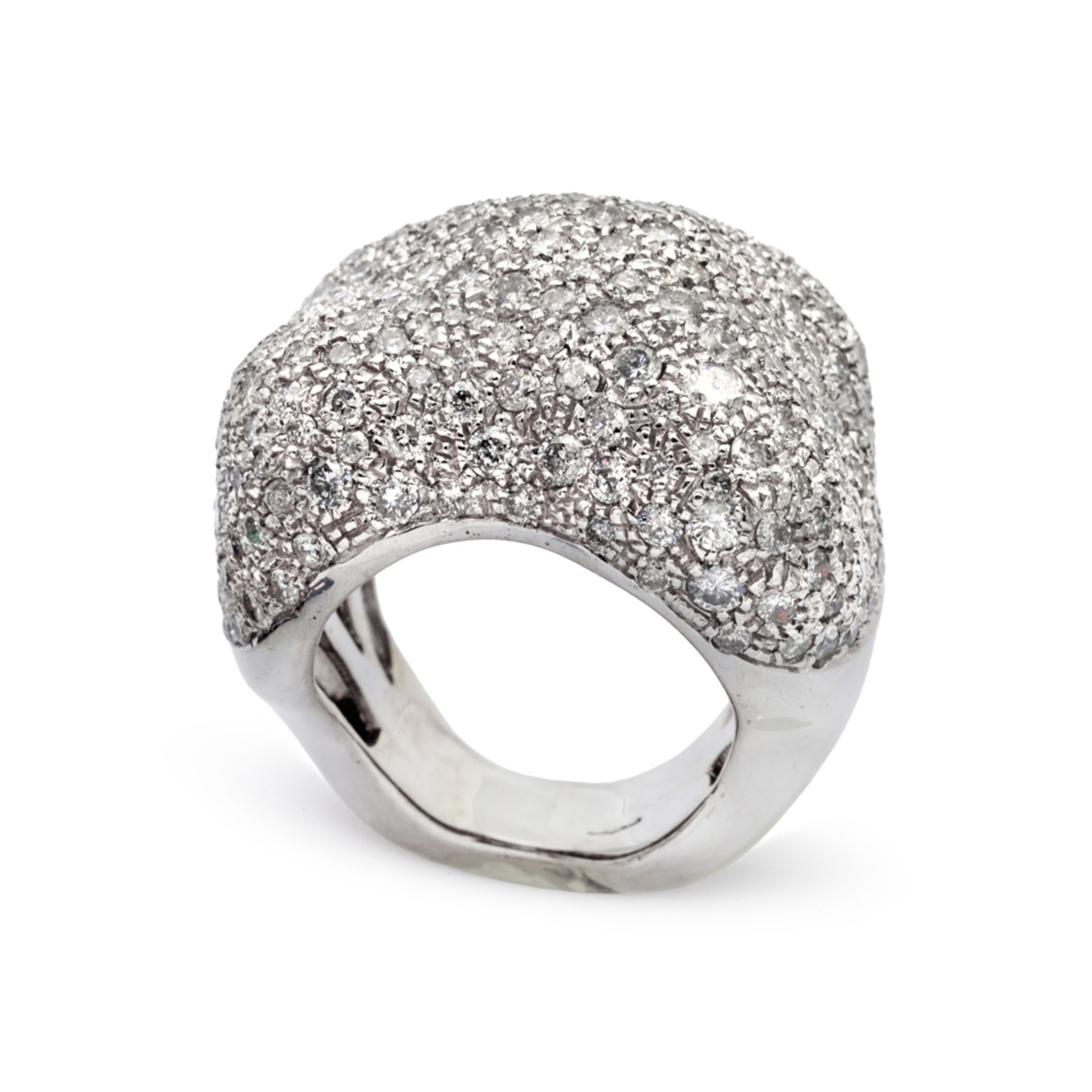 18kt white gold and diamond ring