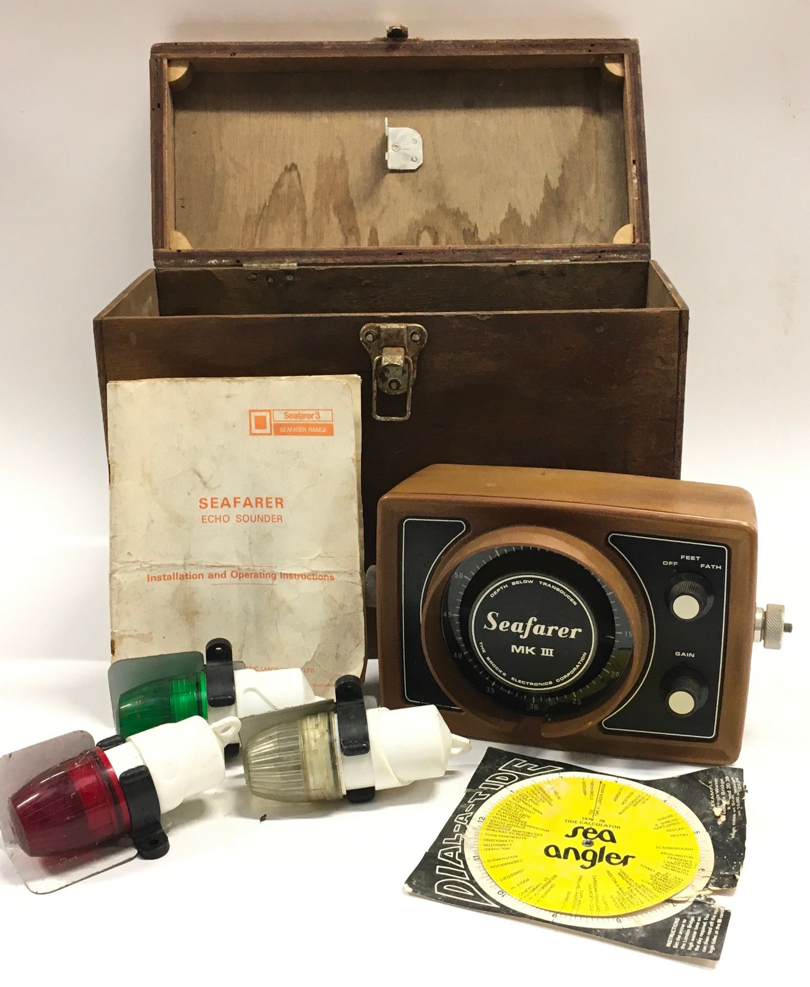 Vintage Seafarer MkIII multi-range echo sounder complete with accessories and user guide in wooden