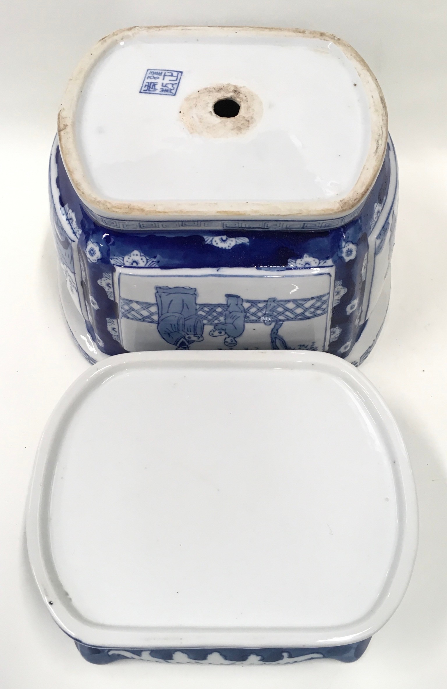 An oriental blue and white planter on blue and white matching base 23cm total height. - Image 6 of 6