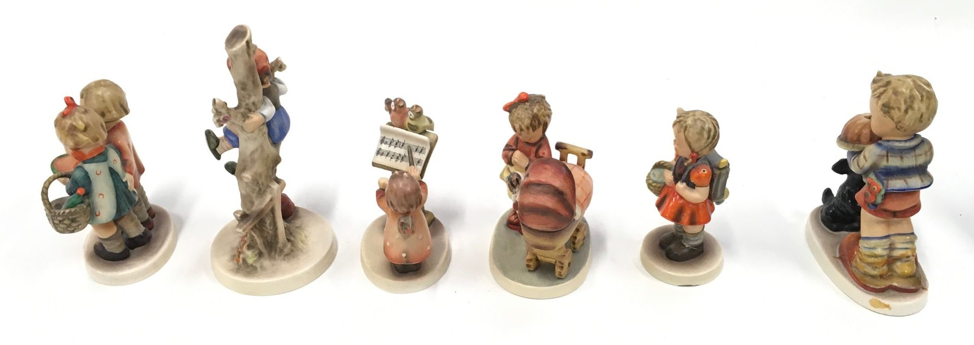 Goebel/Hummel collection of figurines to include "Going to Grandma's" (6). - Image 4 of 5