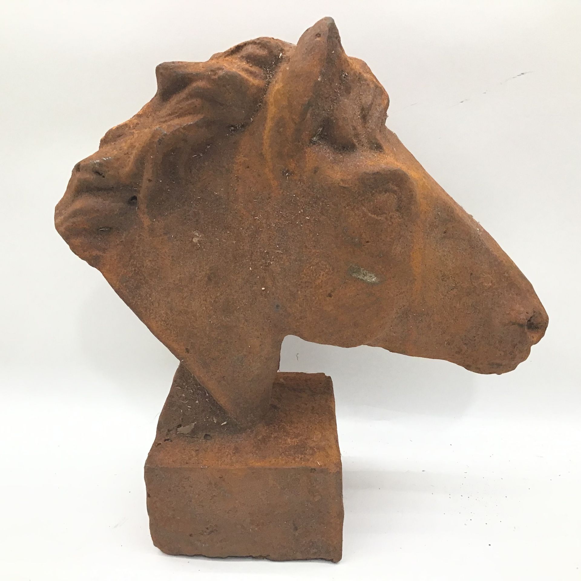 Small cast horse head (149)