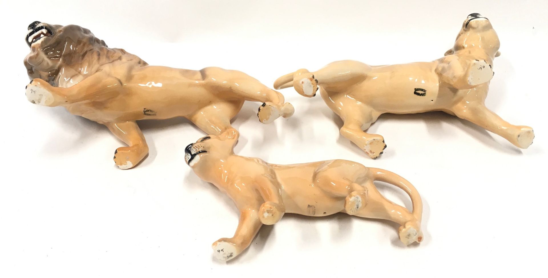 Beswick family of three lions the largest measuring 14x23x8cm. Overall in very good condition, no - Image 5 of 5