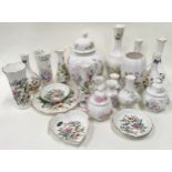 21 items of Aynsley ceramics, various patterns.