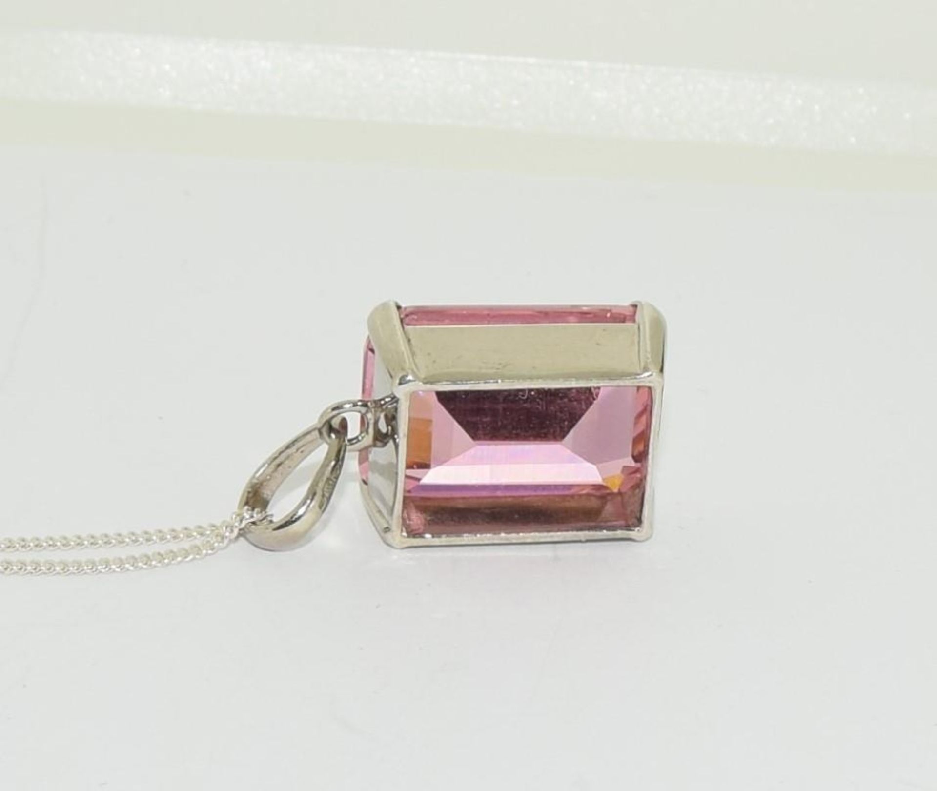 Large pink emerald cut CZ 925 silver pendant. - Image 3 of 3