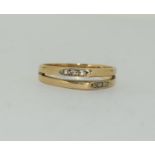 14ct gold ladies diamond split front ring size M