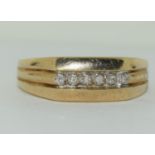 9ct gold gents sigle row diamond ring. Size X.