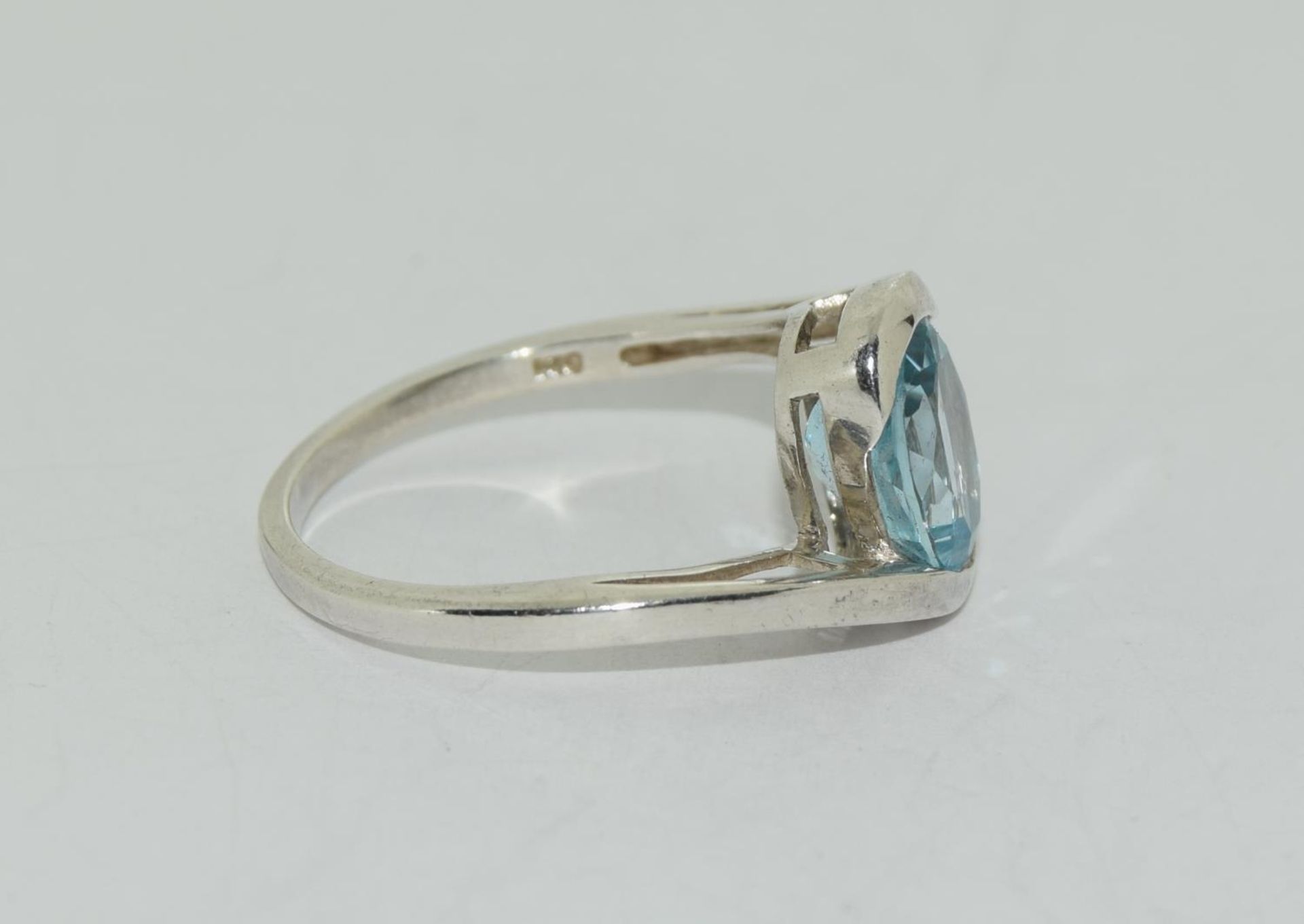 Lovely ice blue topaz 925 silver solitaire ring. Size P 1/2. - Image 2 of 3