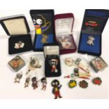 collection of rare and unusual Robertson Golly Badges. 18 in all to include some rare boxed