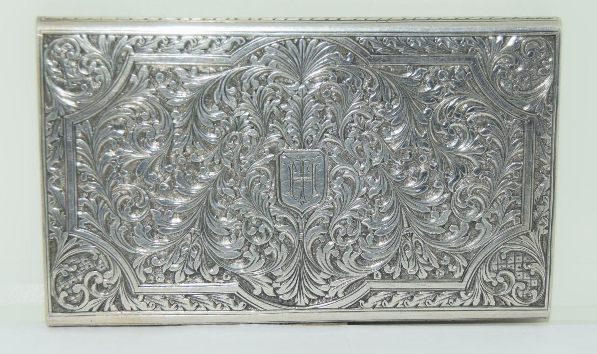 Silver cigarette case - 195g. Excellent condition.
