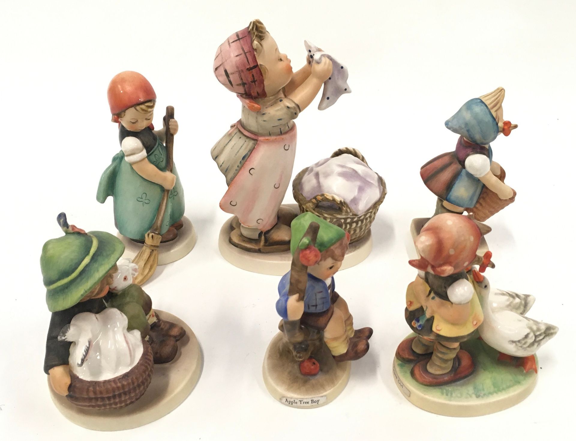 Goebel/Hummel collection of figurines to include "Little Helper" and "Goose Girl" (6). - Image 4 of 5