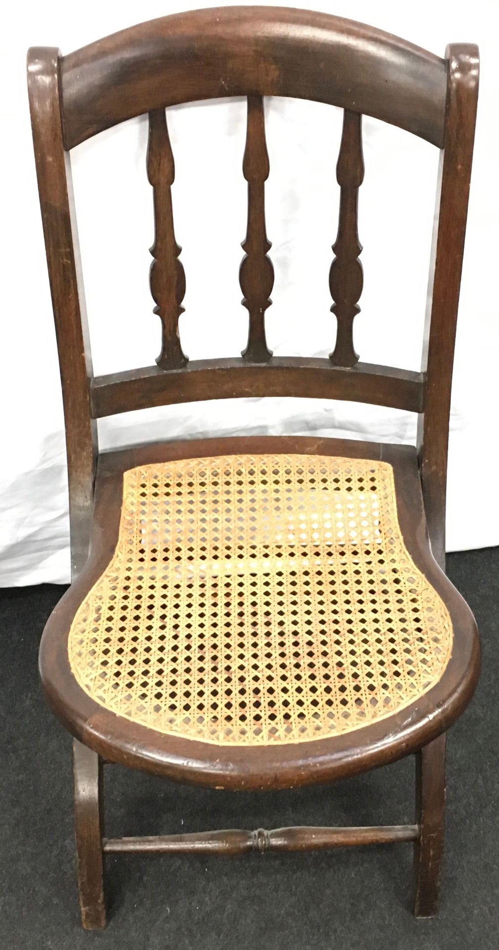 Vintage mahogany folding chair with rattan seat in good order - Image 3 of 3