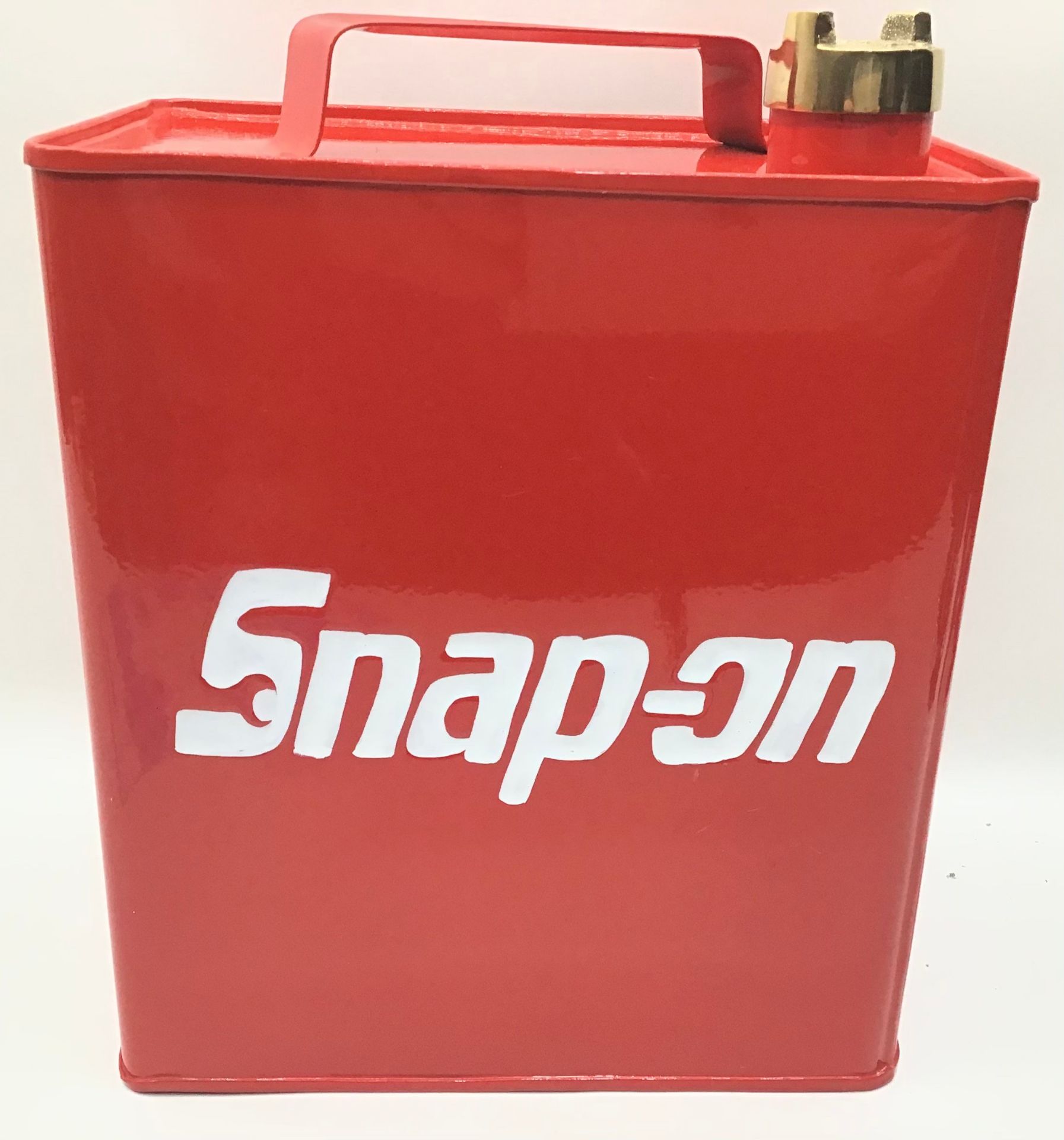 Snap on petrol can. (254)