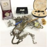 Collection of mostly silver jewellery to include a boxed locket and chain, a vintage set of silver