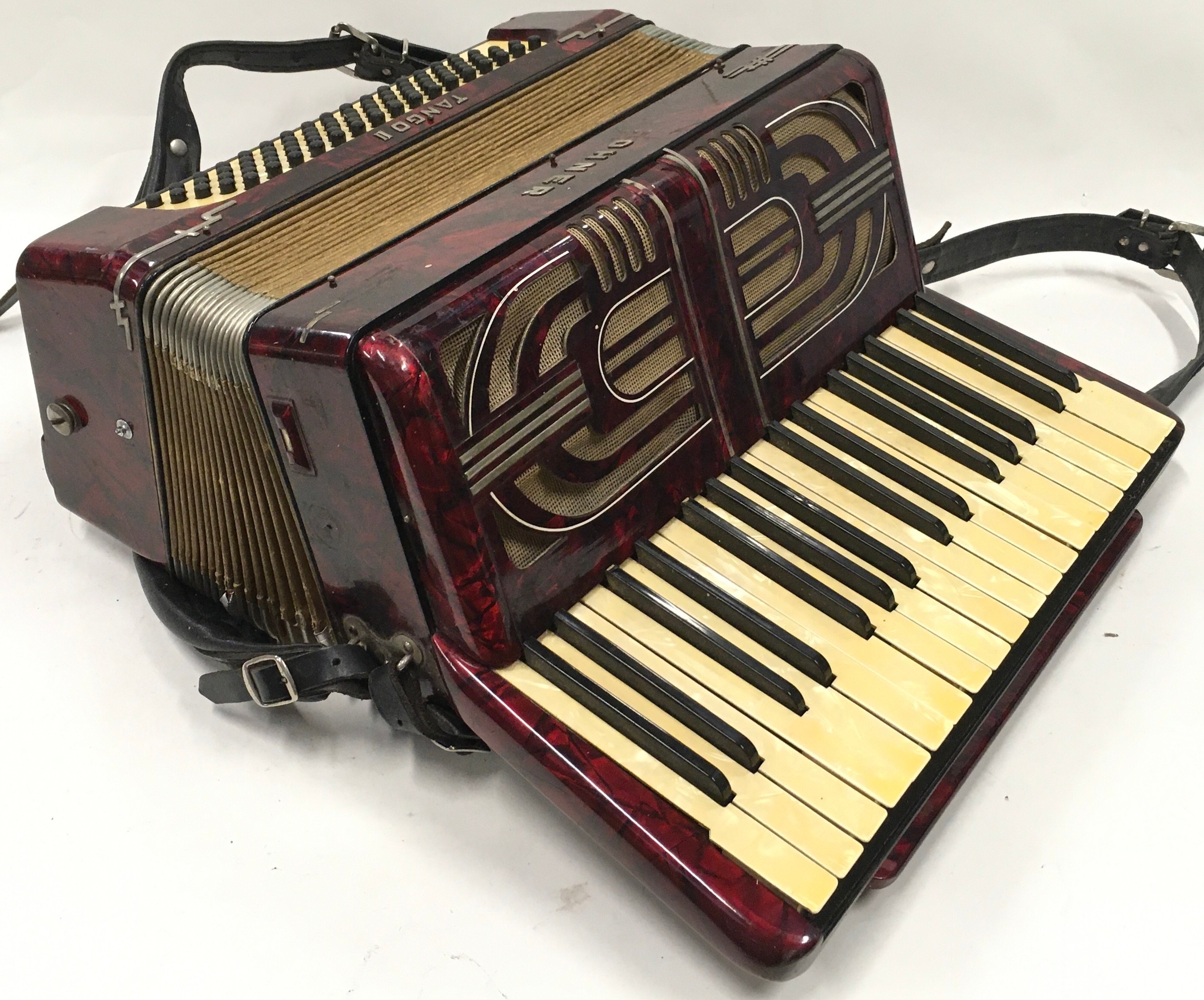 A vintage Hohner Tango II squeezebox/accordian. - Image 2 of 6