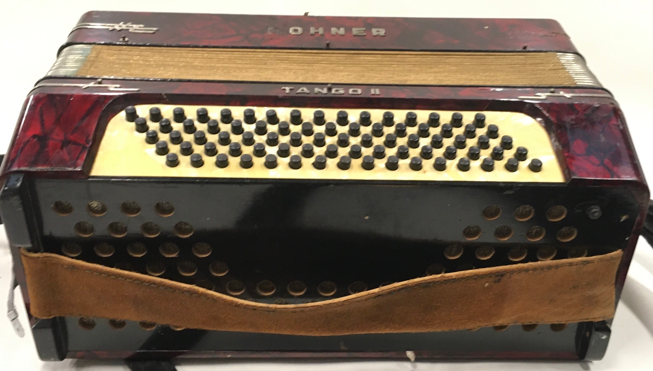 A vintage Hohner Tango II squeezebox/accordian. - Image 5 of 6