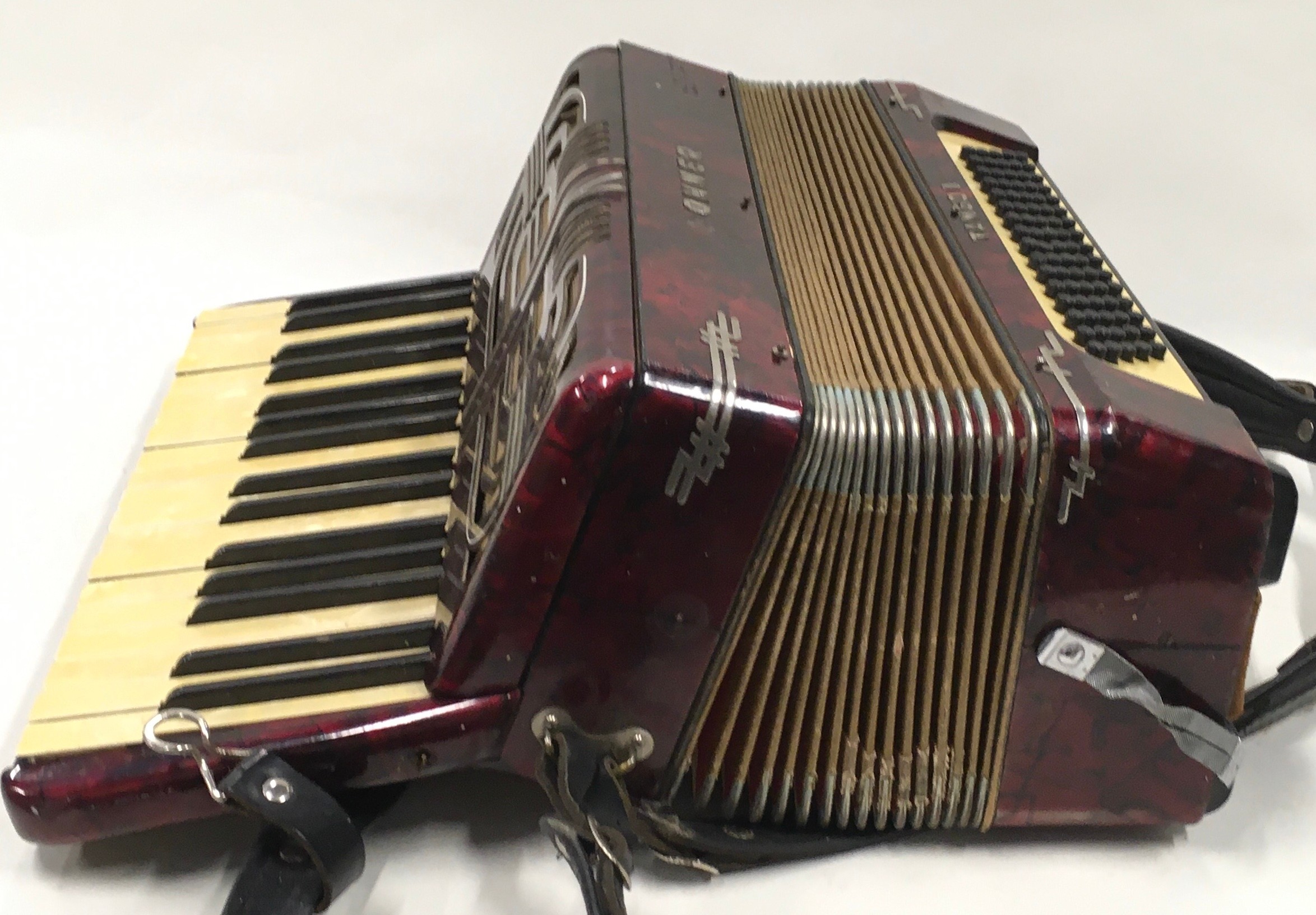 A vintage Hohner Tango II squeezebox/accordian. - Image 3 of 6