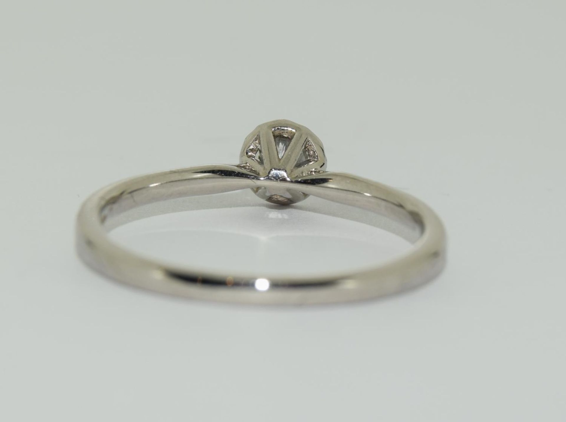 Palladium solitaire ring featuring brilliant round cut diamond in an illusion setting total - Image 3 of 5