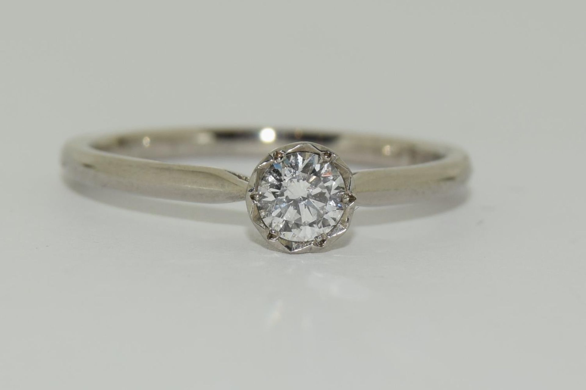 Palladium solitaire ring featuring brilliant round cut diamond in an illusion setting total - Image 5 of 5