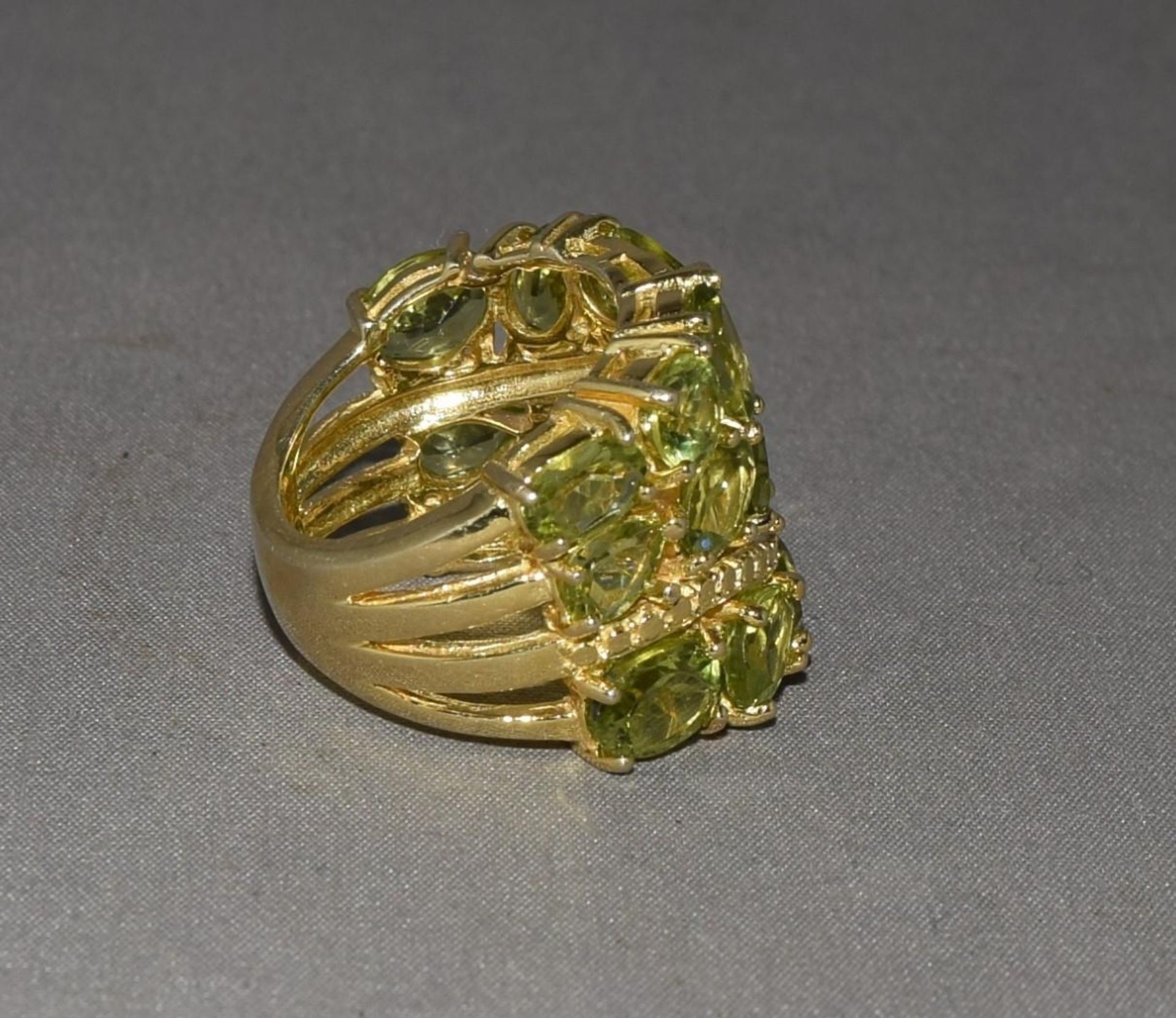 Huge natural Peridot 18ct gold on silver ring size M - Image 2 of 3