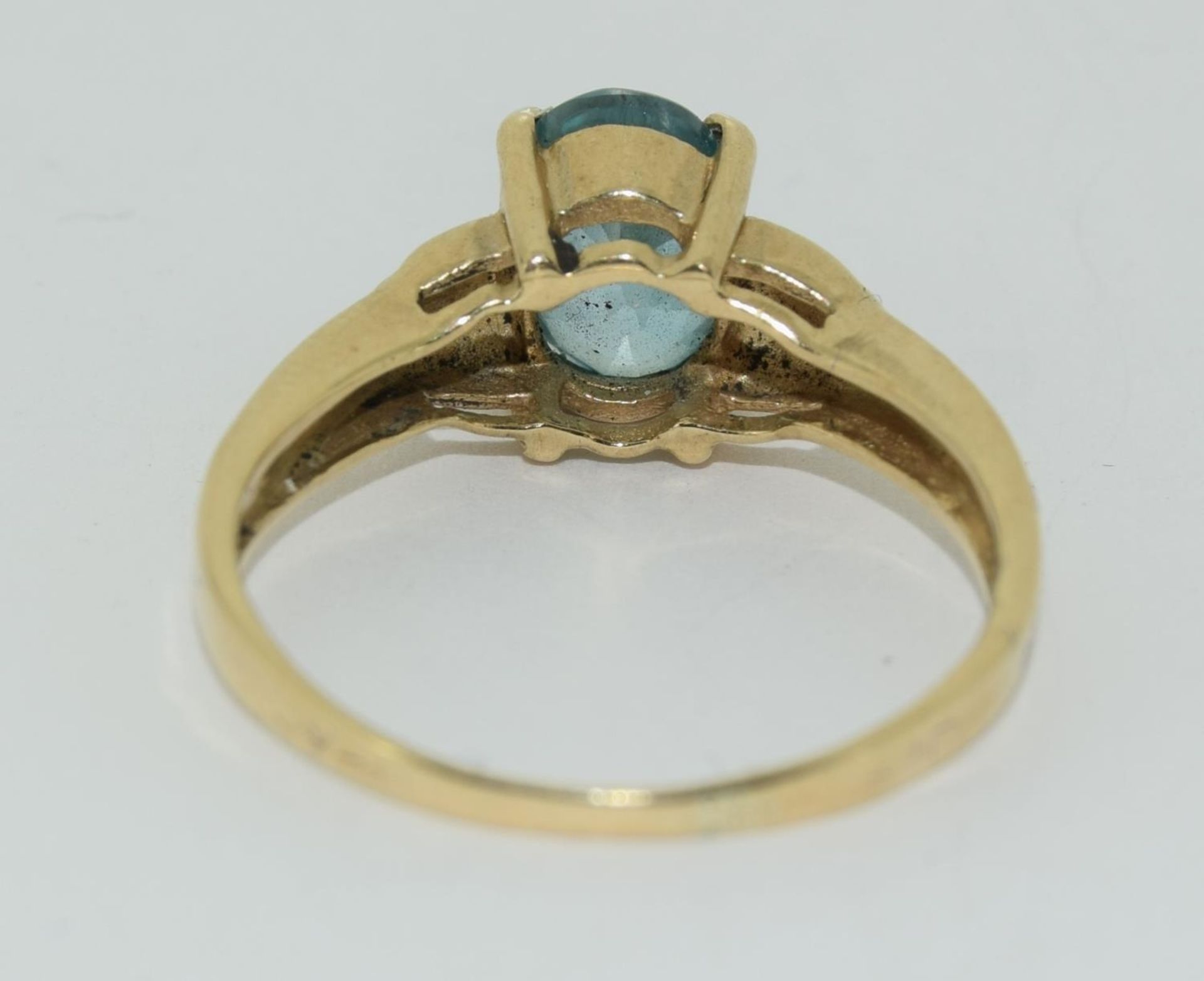 9ct gold ladies blue topaz ring size N - Image 3 of 5