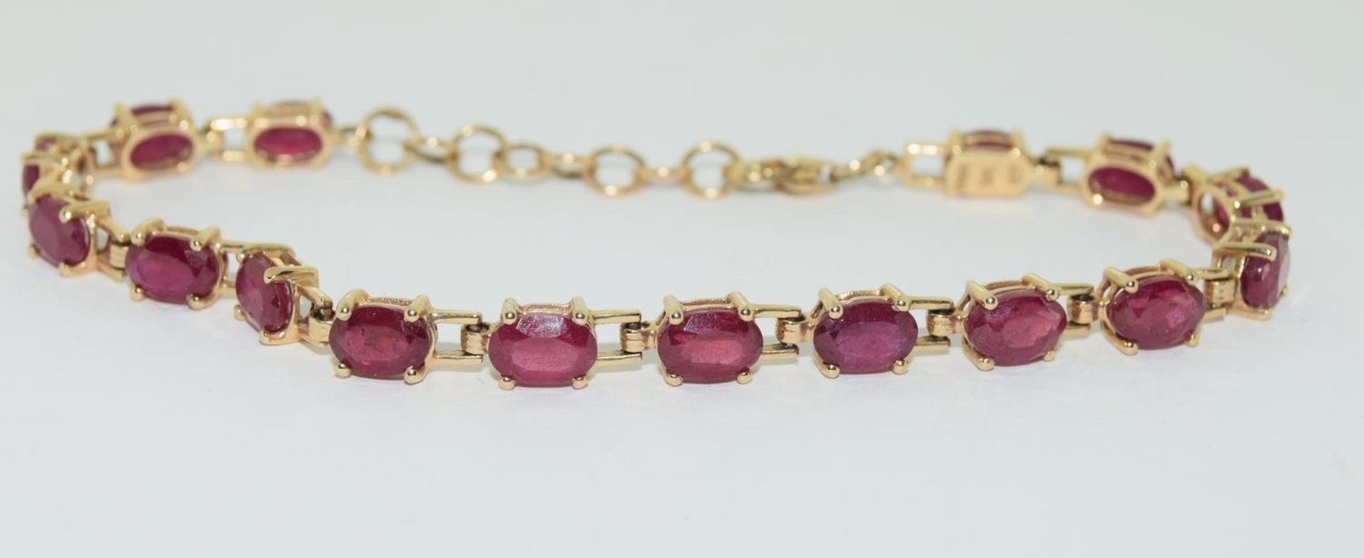 9ct gold ladies ruby line bracelet 18cm long - Image 5 of 5