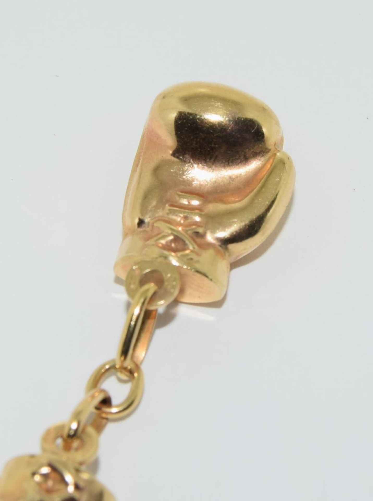 9ct gold boxing gloves pendant - Image 3 of 5