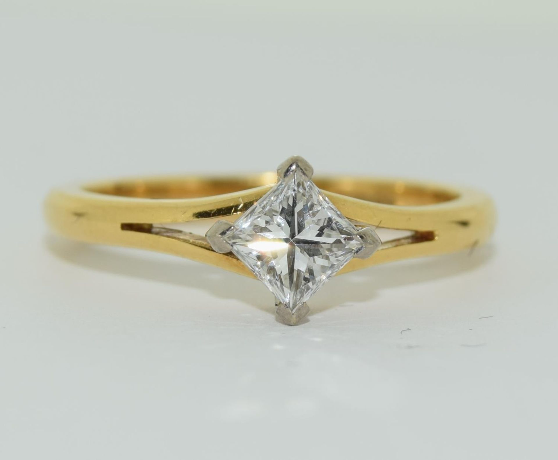 An 18ct yellow gold diamond (solitaire) approx weight - 3.1gm, diamond cut-princess diamond