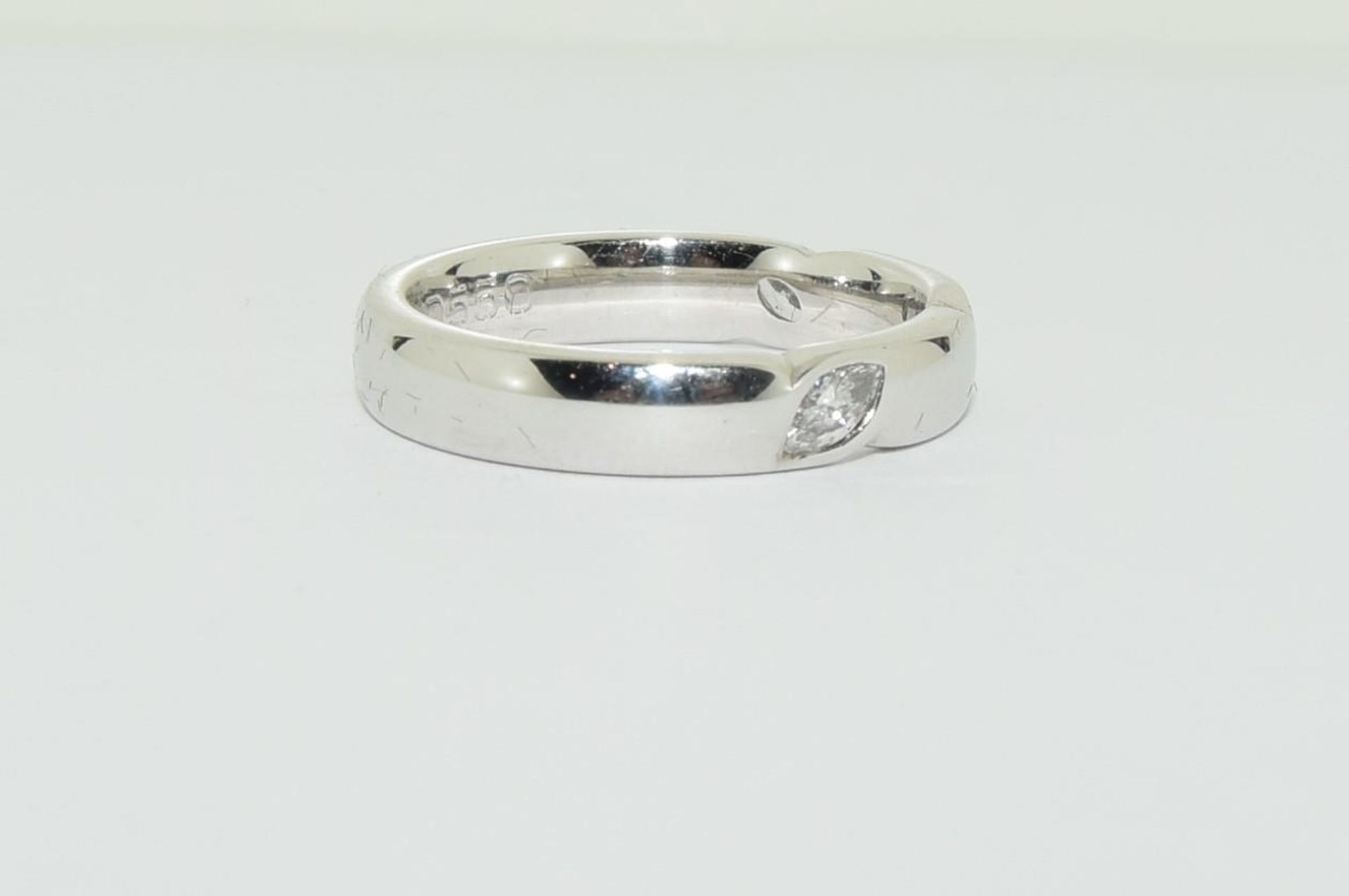 18ct white gold diamond set wedding band with Marquise cut diamond 6.1gm size M - Image 2 of 5