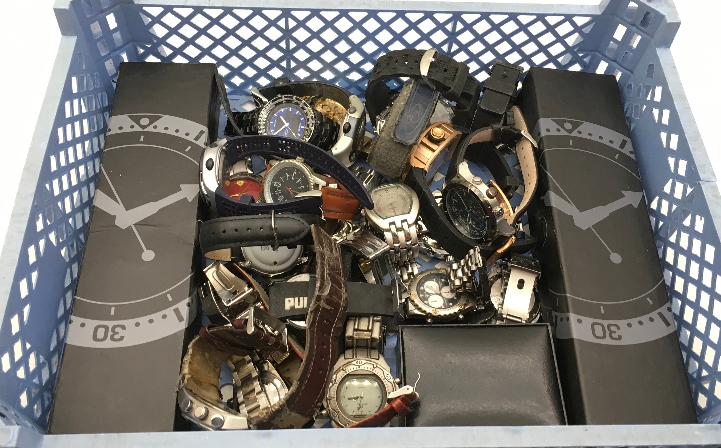 Good selection of gents fashion watches. A tray