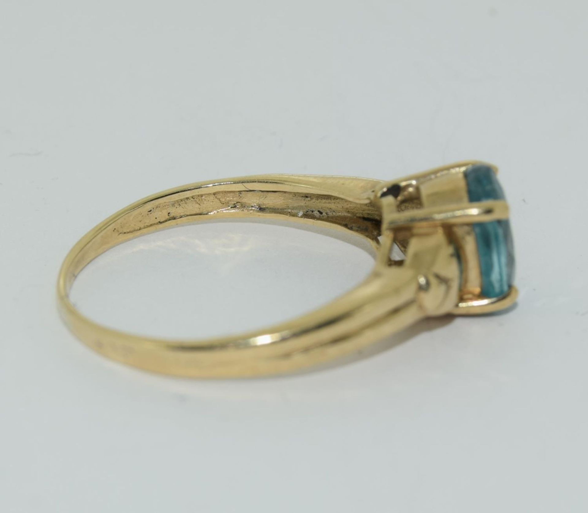 9ct gold ladies blue topaz ring size N - Image 2 of 5