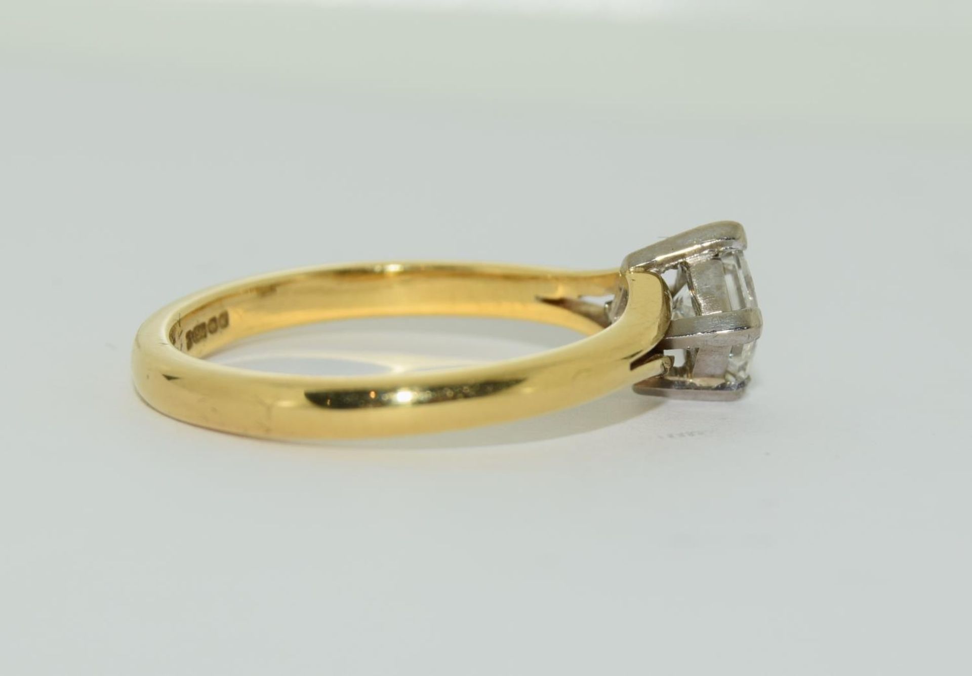 An 18ct yellow gold diamond (solitaire) approx weight - 3.1gm, diamond cut-princess diamond - Image 2 of 6