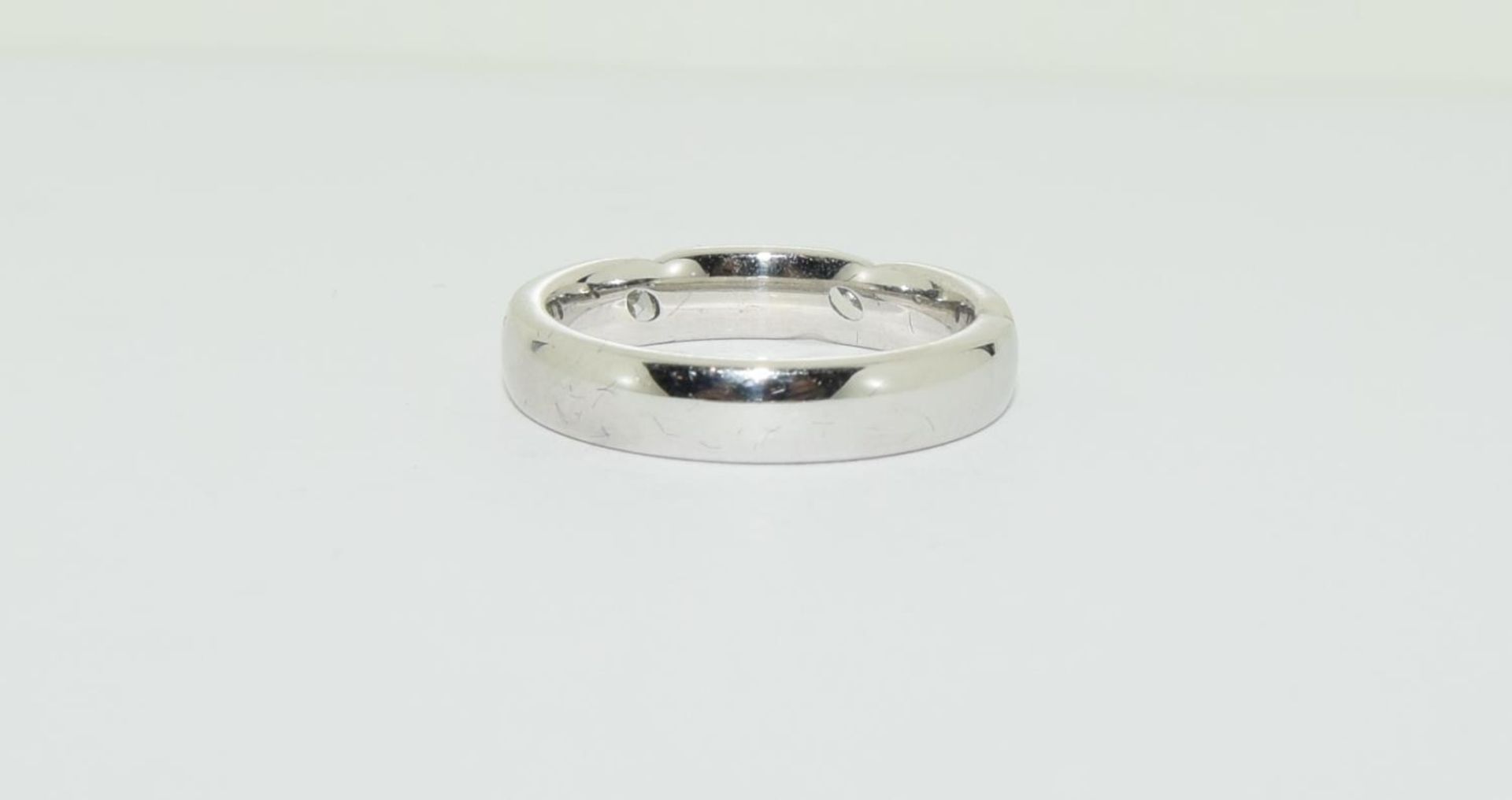 18ct white gold diamond set wedding band with Marquise cut diamond 6.1gm size M - Image 3 of 5