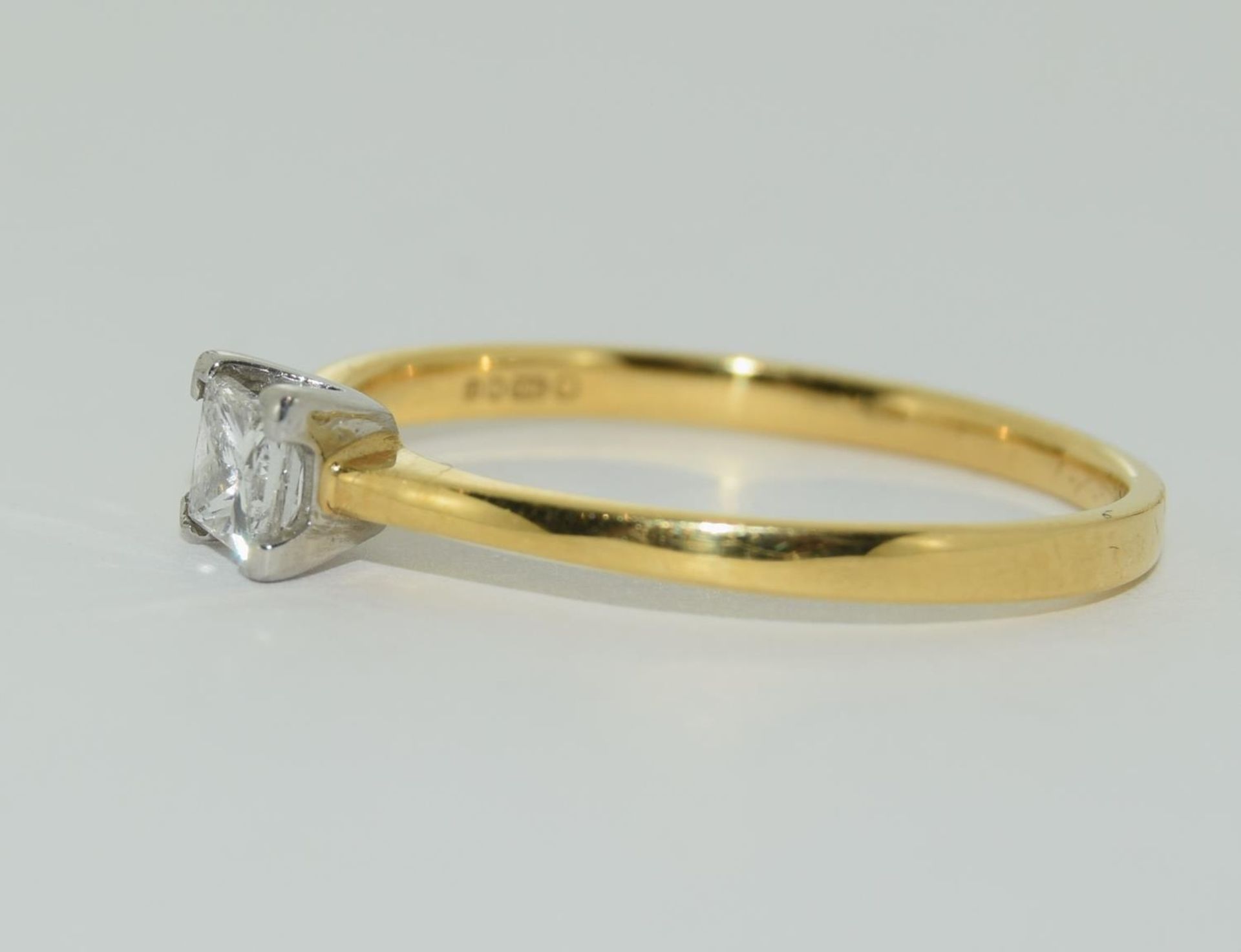 18ct gold diamond solitare ring with princess cut stone of approx 0.25ct size N - Image 4 of 5