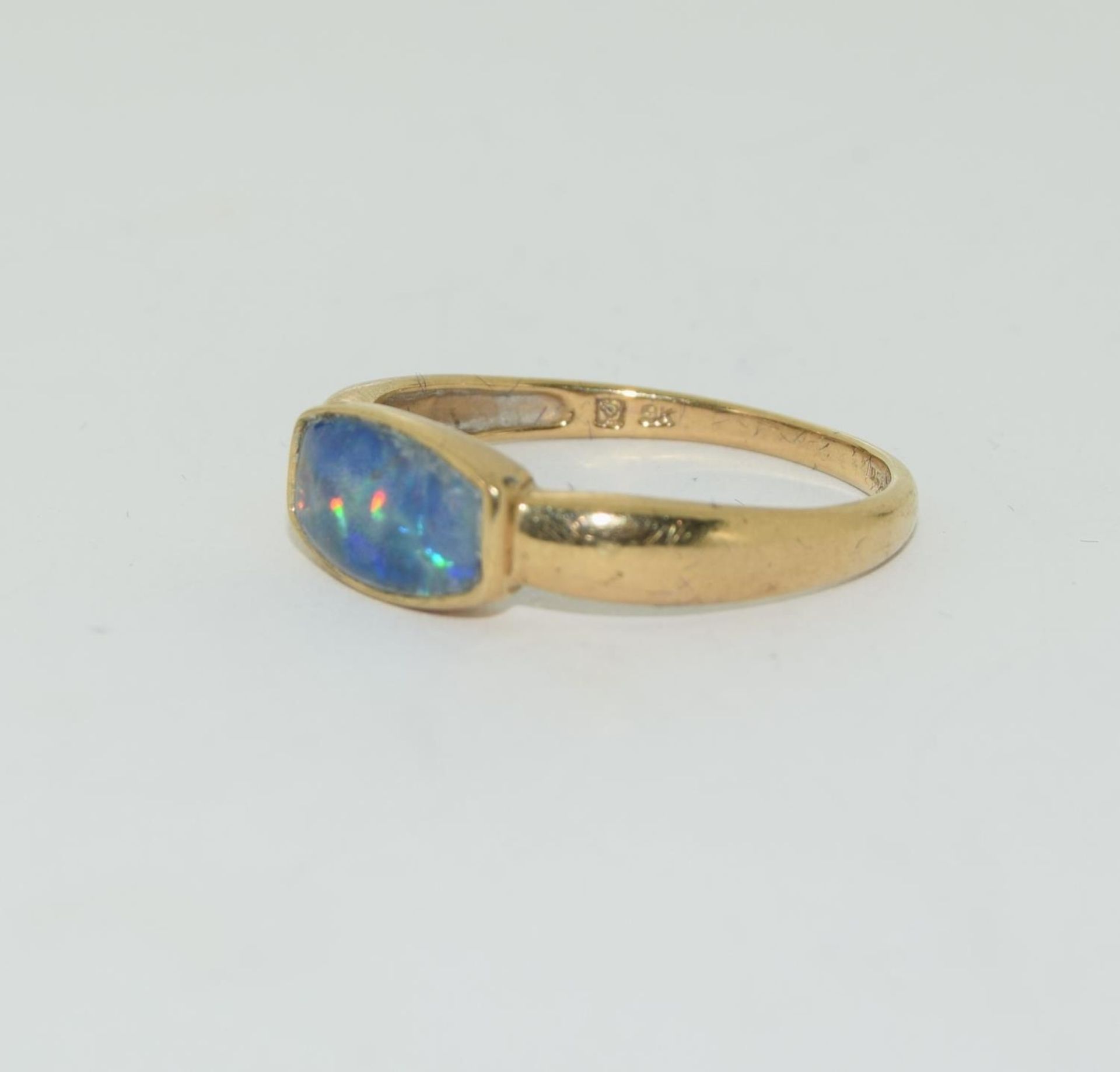 9ct gold ladies Opal bar set ring size R - Image 4 of 5