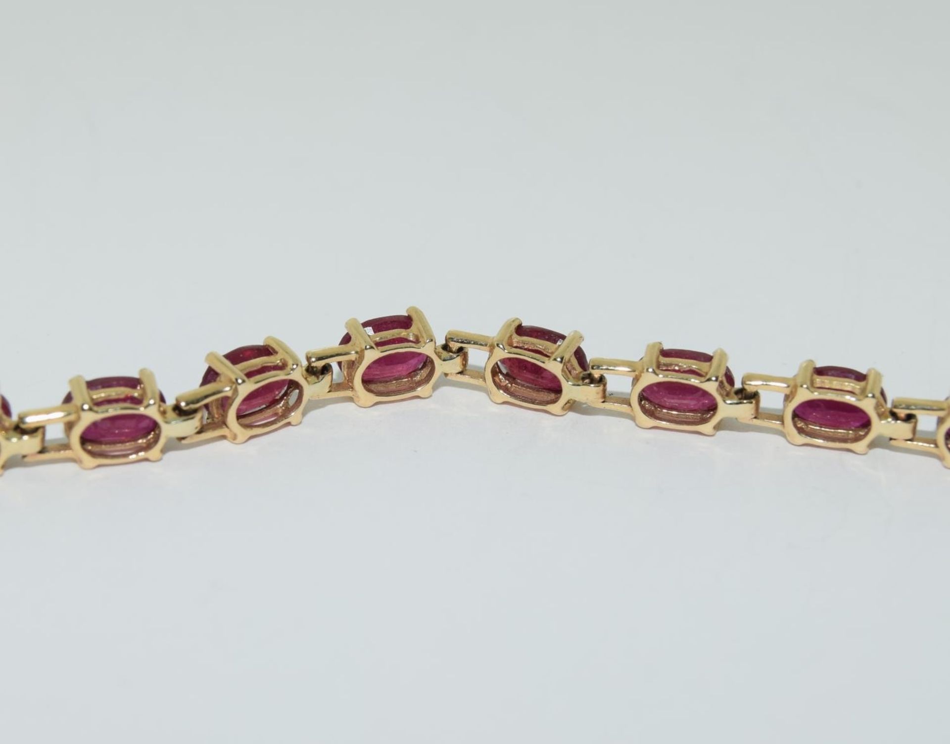 9ct gold ladies ruby line bracelet 18cm long - Image 3 of 5