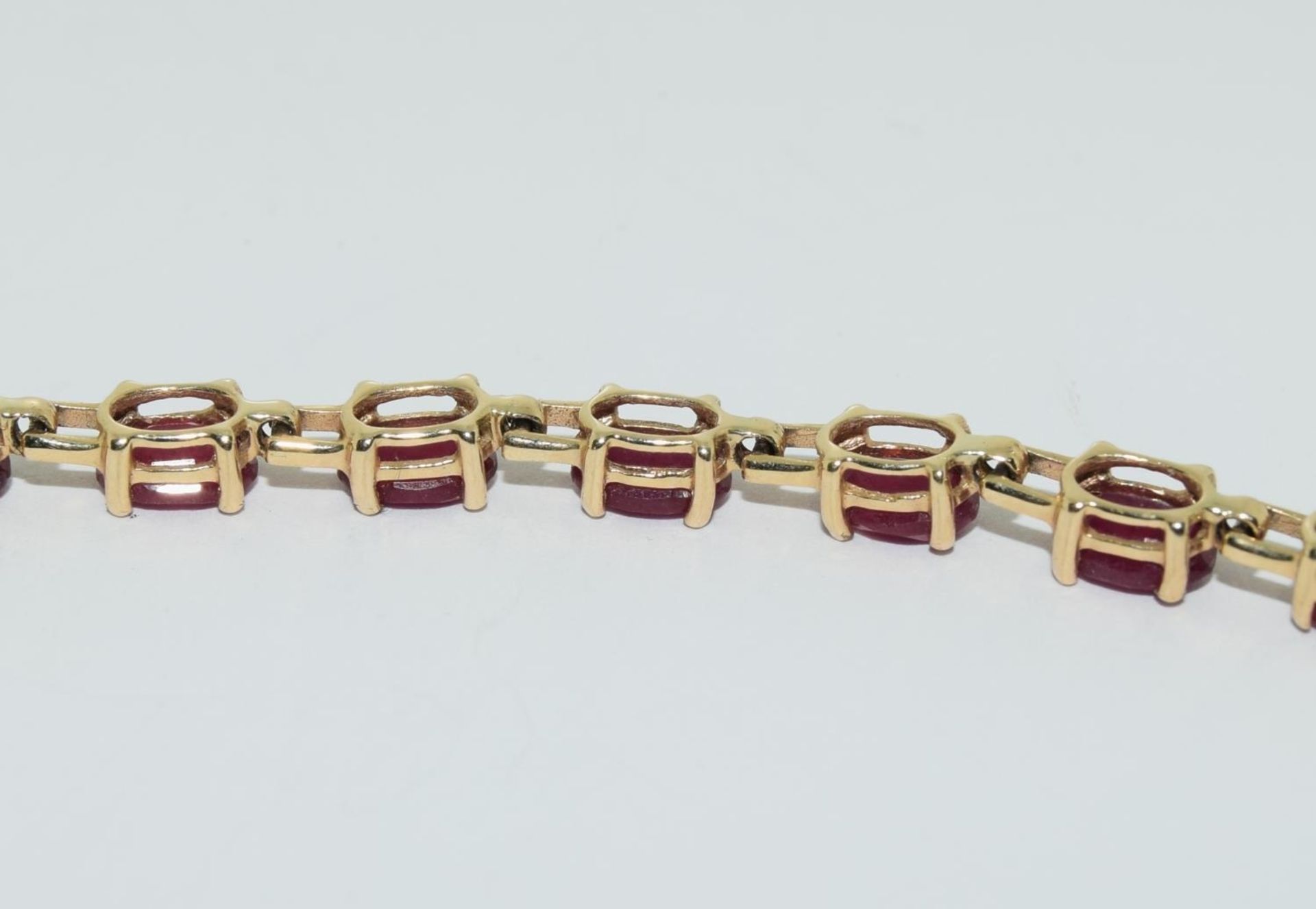 9ct gold ladies ruby line bracelet 18cm long - Image 4 of 5