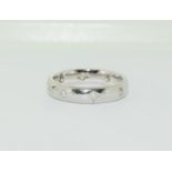 A 18ct white gold diamond wedding ring, approx weight. 5.8g, diamond cut: 4 brilliant and