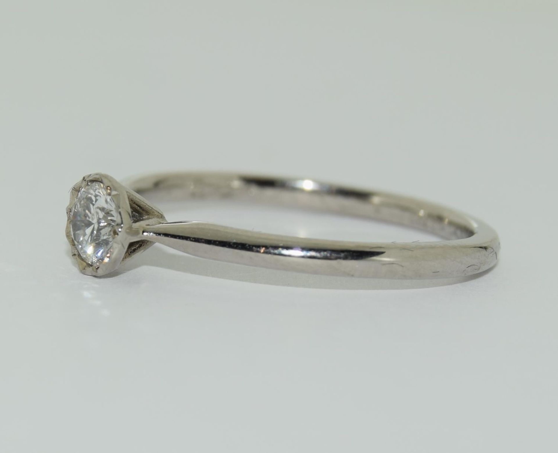 Palladium solitaire ring featuring brilliant round cut diamond in an illusion setting total - Image 4 of 5
