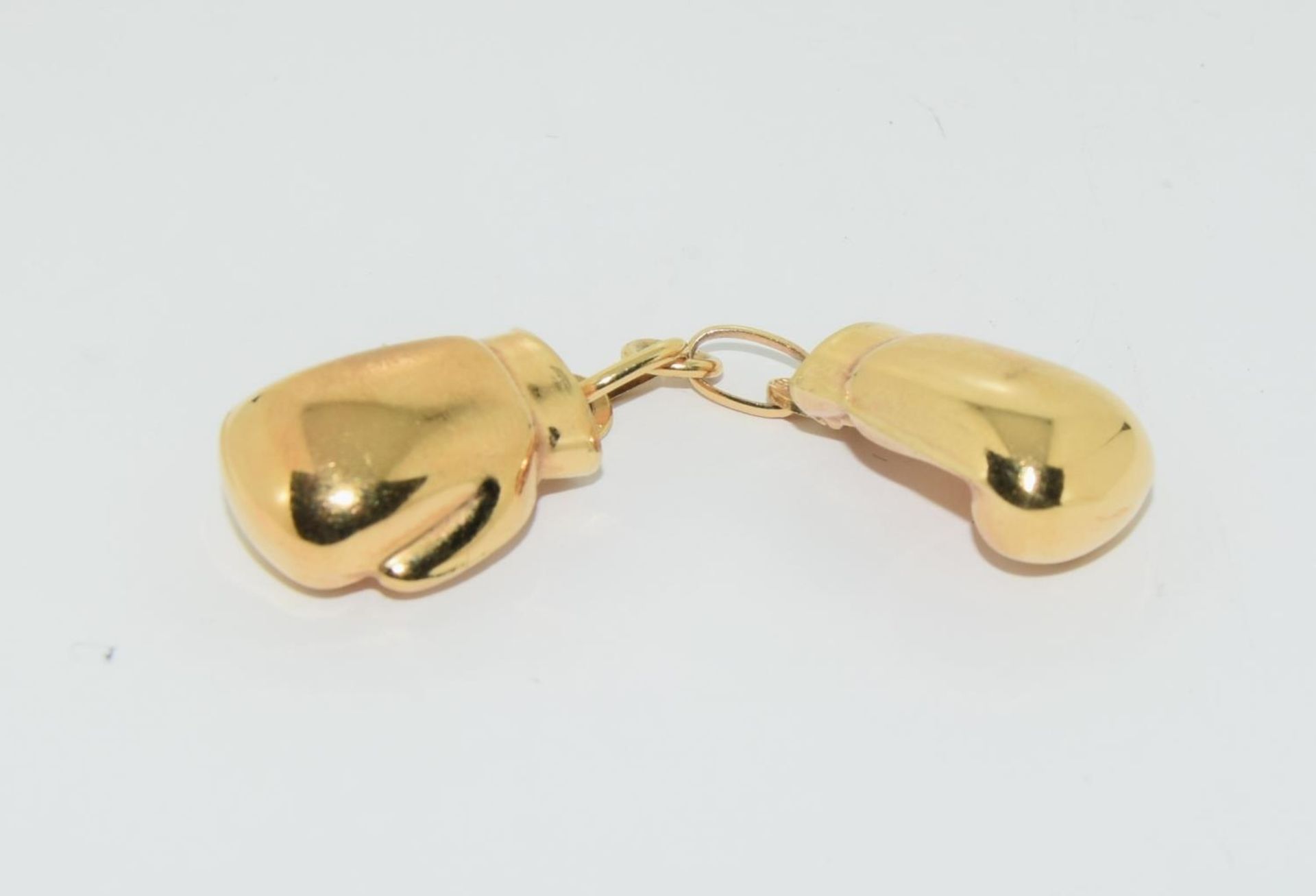 9ct gold boxing gloves pendant