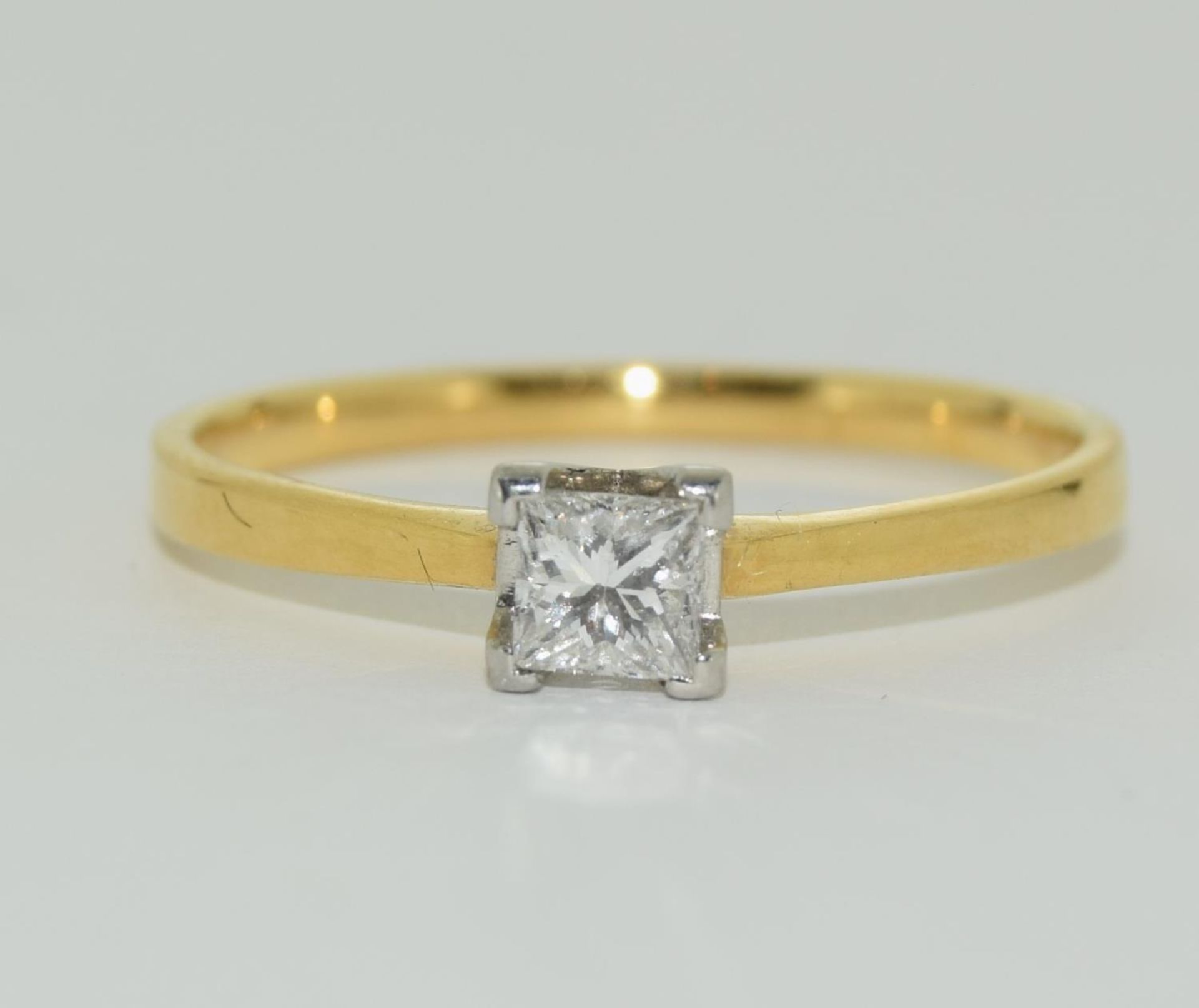 18ct gold diamond solitare ring with princess cut stone of approx 0.25ct size N - Image 5 of 5