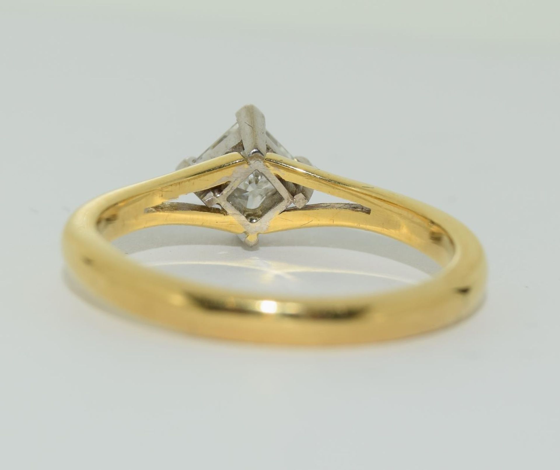 An 18ct yellow gold diamond (solitaire) approx weight - 3.1gm, diamond cut-princess diamond - Image 3 of 6