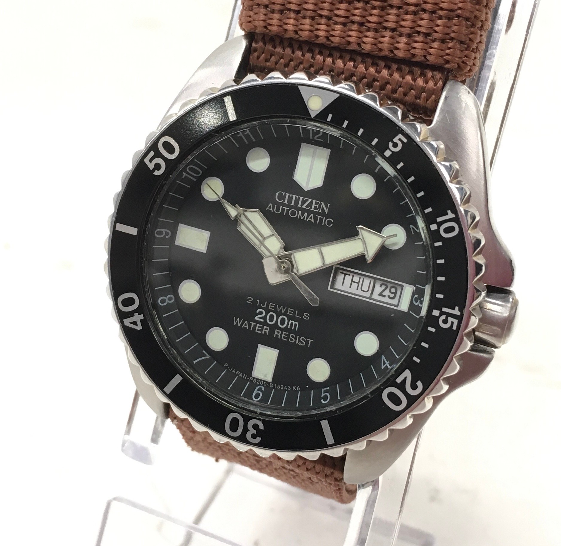 Citizen automatic gents 200m divers watch with screw down crown. Model ref 4-824521y. Seen working.