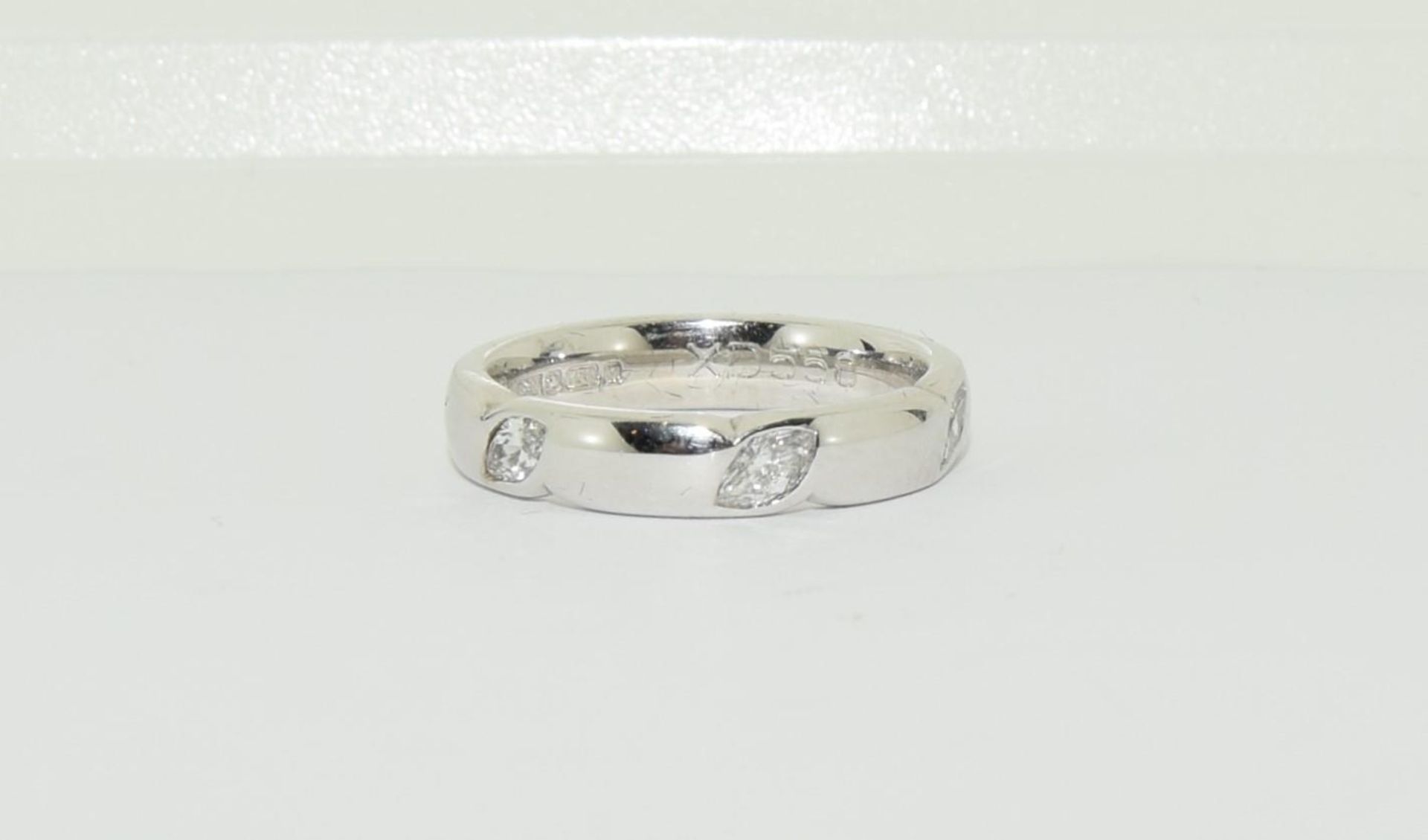 18ct white gold diamond set wedding band with Marquise cut diamond 6.1gm size M - Image 5 of 5