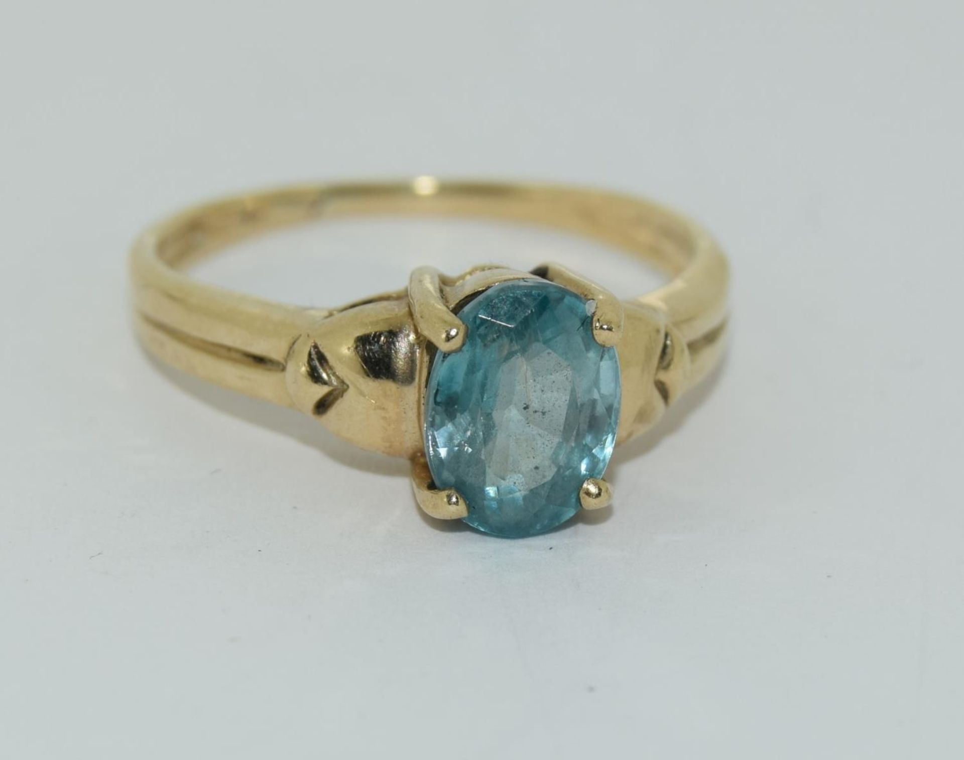 9ct gold ladies blue topaz ring size N - Image 5 of 5