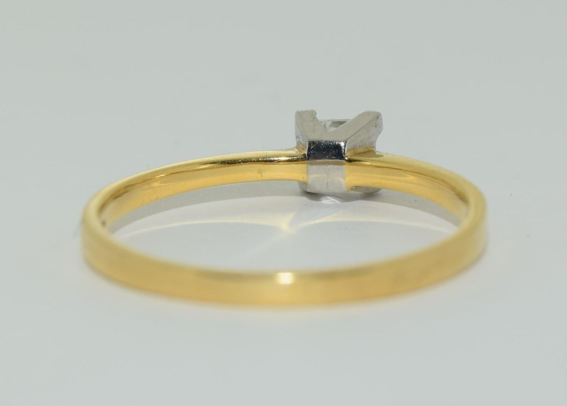 18ct gold diamond solitare ring with princess cut stone of approx 0.25ct size N - Image 3 of 5