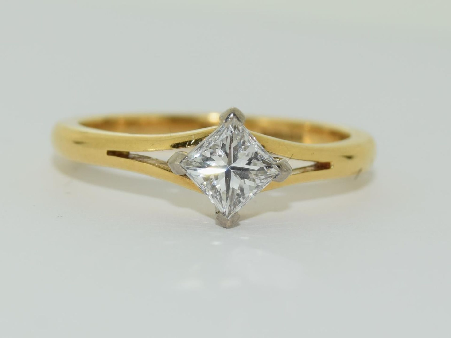 An 18ct yellow gold diamond (solitaire) approx weight - 3.1gm, diamond cut-princess diamond - Image 6 of 6