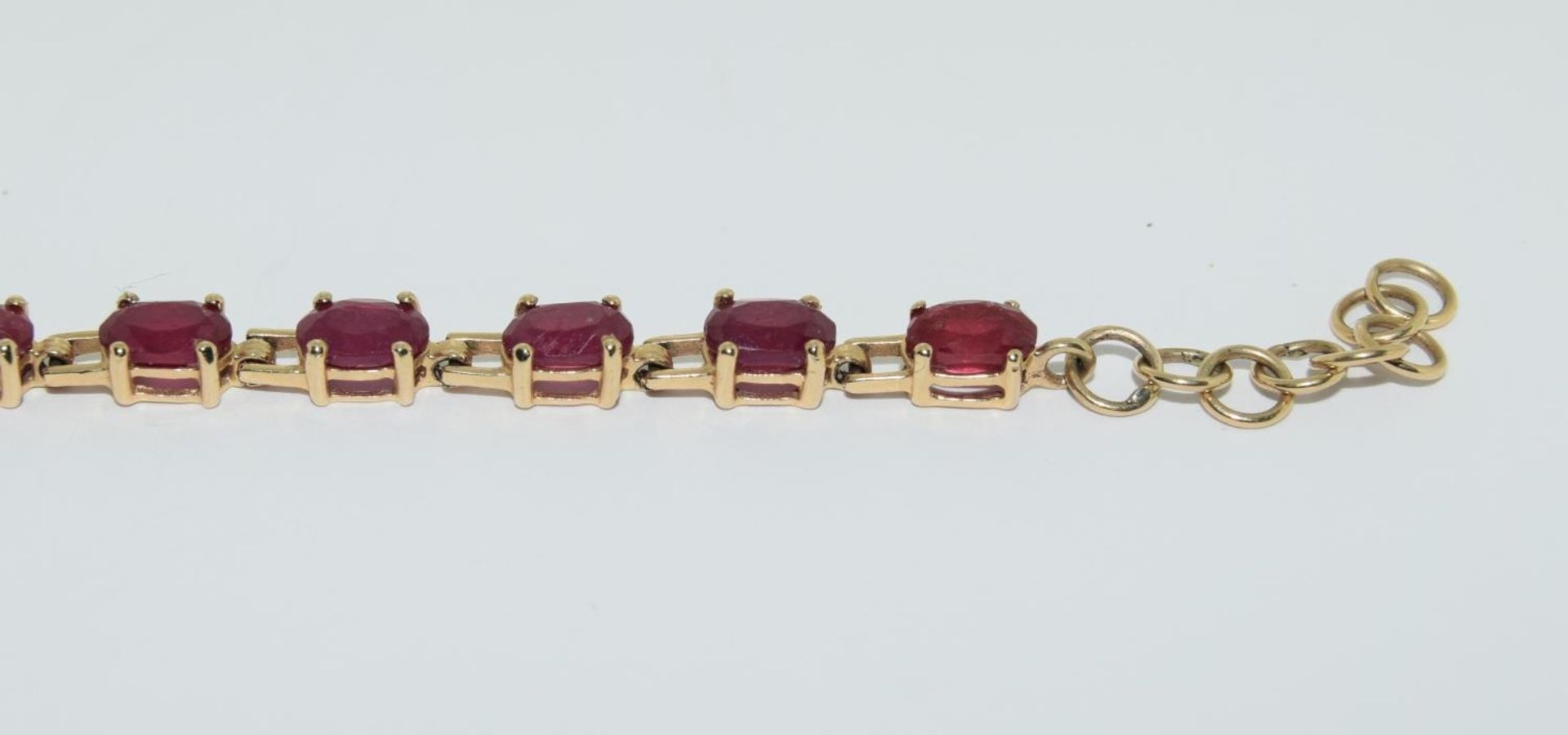 9ct gold ladies ruby line bracelet 18cm long - Image 2 of 5