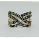 A heavy 925 silver cross over ring Size N