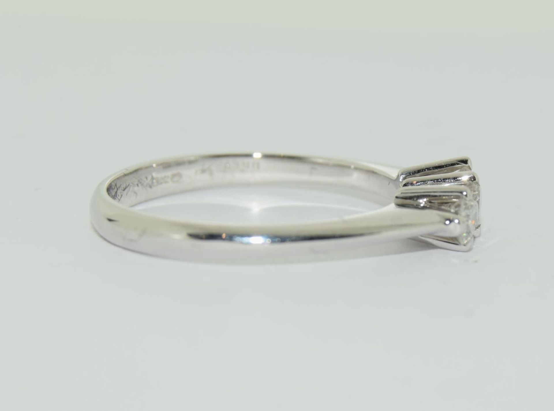 18ct white gold 3 stone diamond bring in 4 claw setting with brilliant stone approx 4.2ct size N - Image 2 of 5