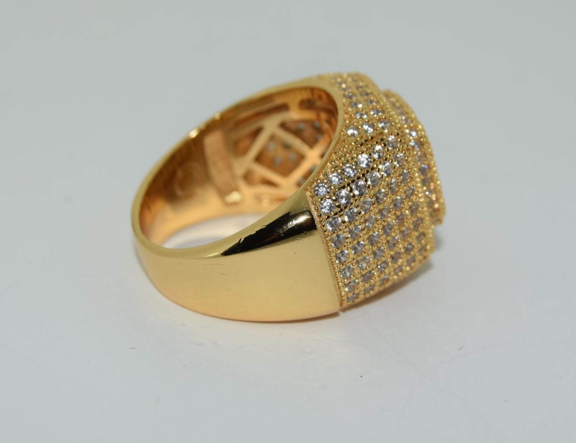 A heavy gold on 925 silver mens ring, Size Q - Image 2 of 3